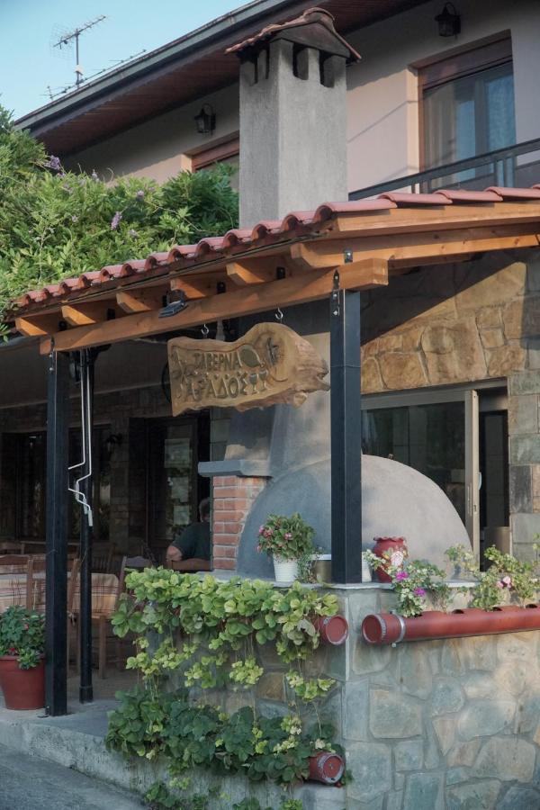Arados Family Residence Kalampáka Ngoại thất bức ảnh